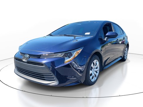 Used 2023 Toyota Corolla LE image 3