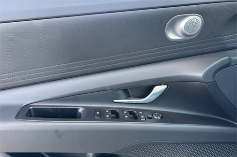New 2025 Hyundai Elantra SE image 8