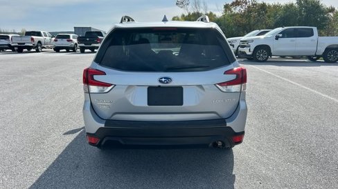 Used 2022 Subaru Forester Premium image 4