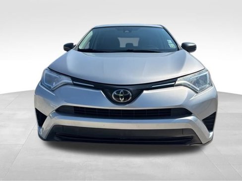 Used 2018 Toyota RAV4 LE image 3