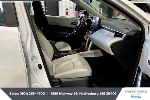 Used 2023 Toyota Corolla Cross L image 6