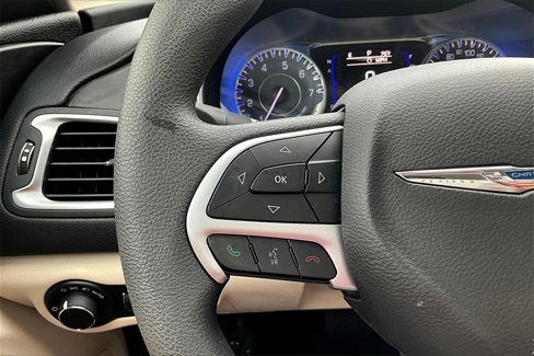 Used 2015 Chrysler 200 Limited image 17
