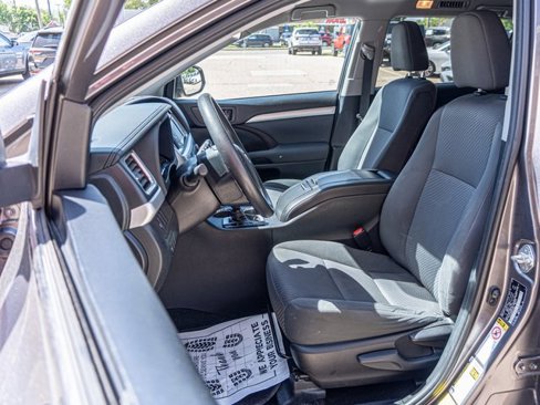 Used 2019 Toyota Highlander LE image 8