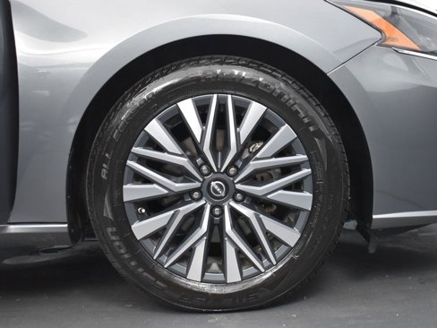 Used 2024 Nissan Altima 2.5 SV image 6