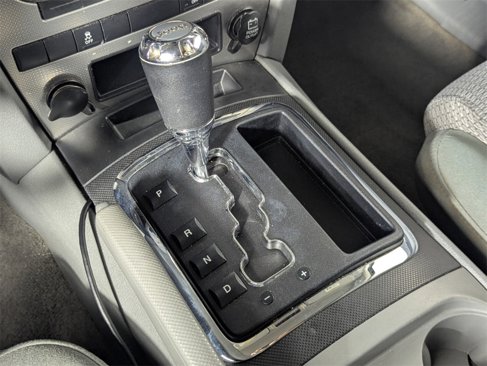 Used 2007 Jeep Commander Sport image 18