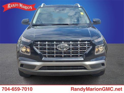 Used 2023 Hyundai Venue SEL image 2