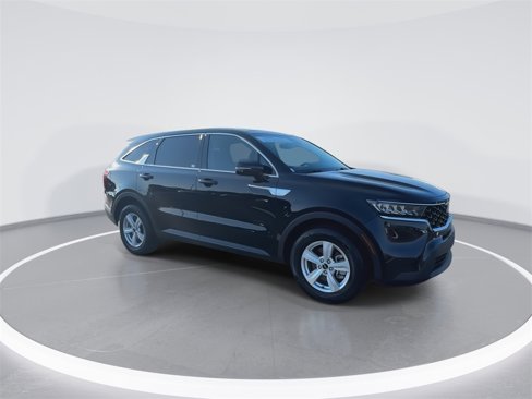 Used 2023 Kia Sorento LX image 2