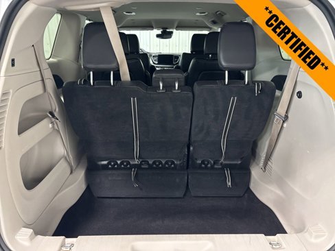 Certified 2022 Chrysler Pacifica Touring-L image 6