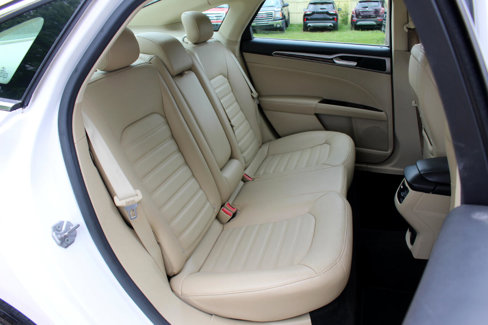 Used 2014 Ford Fusion SE w/ Equipment Group 202A image 36