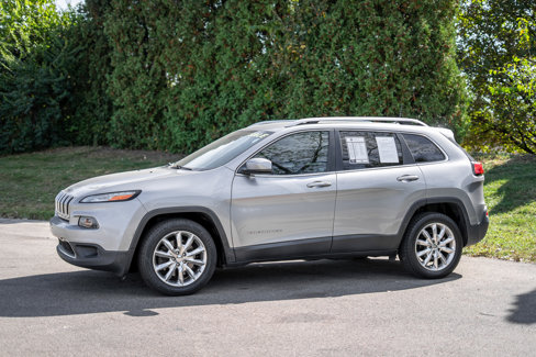 Used 2016 Jeep Cherokee Limited image 8