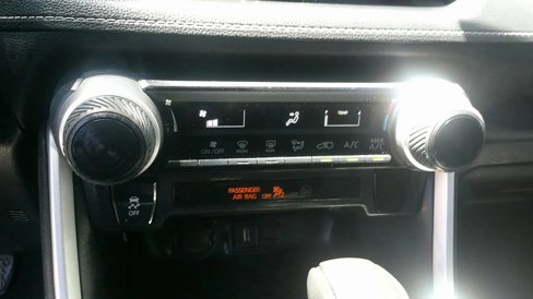 Used 2020 Toyota RAV4 LE image 18