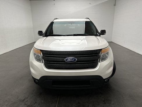 Used 2015 Ford Explorer XLT w/ Equipment Group 202A image 3