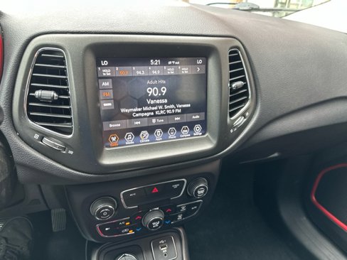 Used 2019 Jeep Compass Trailhawk image 18