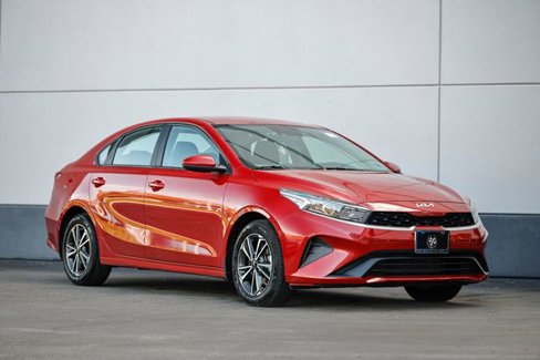 Used 2023 Kia Forte LXS image 1