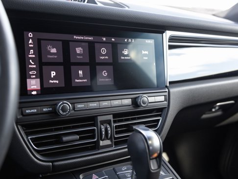 Certified 2021 Porsche Macan image 26