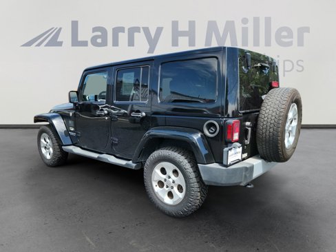 Used 2015 Jeep Wrangler Unlimited Sahara w/ Connectivity Group image 3
