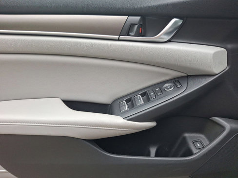 Used 2018 Honda Accord LX image 11
