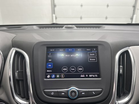 Used 2020 Chevrolet Equinox LS image 28