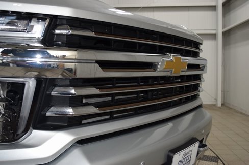 Used 2022 Chevrolet Silverado 2500 High Country w/ Technology Package image 9