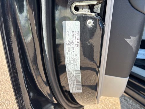 Used 2019 Chrysler Pacifica Limited image 25
