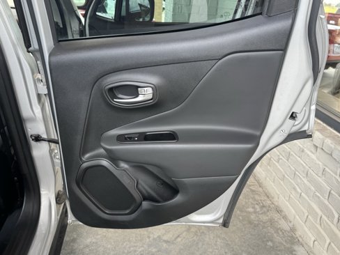 Used 2020 Jeep Renegade Altitude image 39