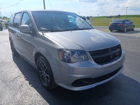 Used 2016 Dodge Grand Caravan SE image 9