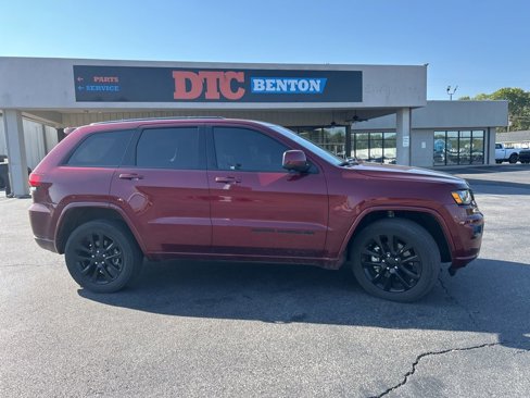 Used 2021 Jeep Grand Cherokee Laredo X image 2