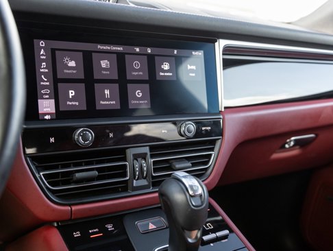 Certified 2022 Porsche Macan S image 26