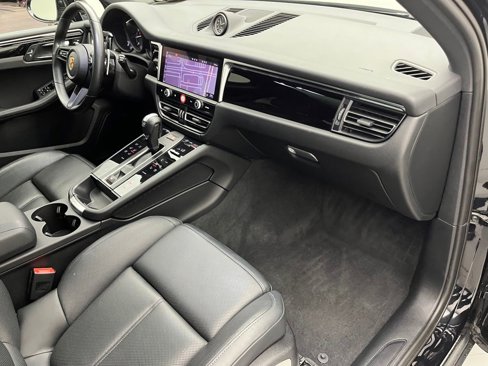 Certified 2024 Porsche Macan image 38