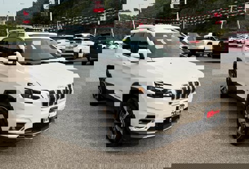 Used 2019 Jeep Cherokee Limited image 5