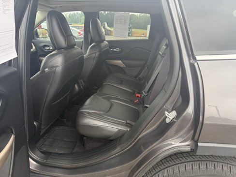 Used 2017 Jeep Cherokee Limited image 11