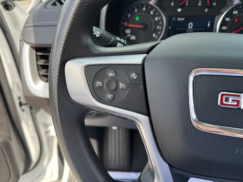Used 2024 GMC Terrain SLE image 23