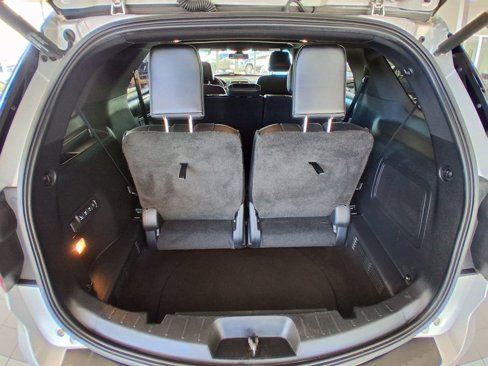 Used 2016 Ford Explorer Platinum image 28