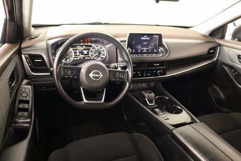 Used 2023 Nissan Rogue S image 2