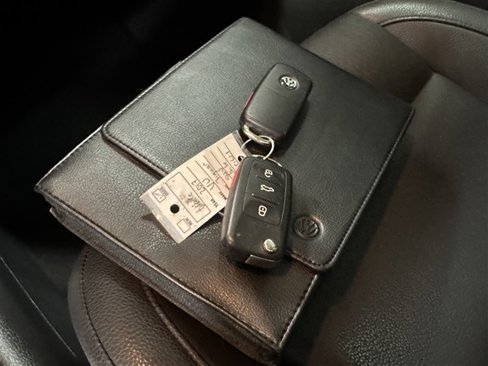 Used 2017 Volkswagen Tiguan S image 22
