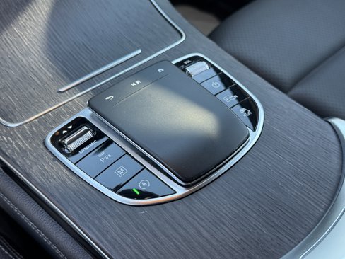 Used 2020 Mercedes-Benz GLC 300 image 25