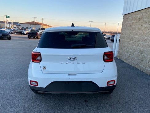 Used 2021 Hyundai Venue SE image 6