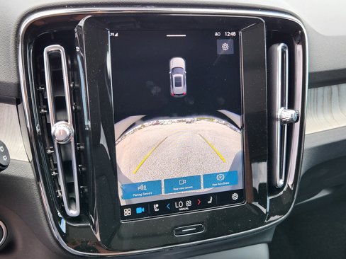New 2025 Volvo XC40 B5 Core w/ Climate Package image 27