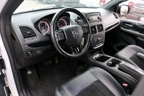 Used 2016 Dodge Grand Caravan SXT image 13