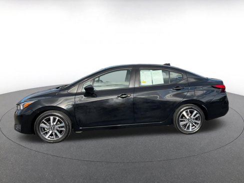 Used 2023 Nissan Versa SV image 9