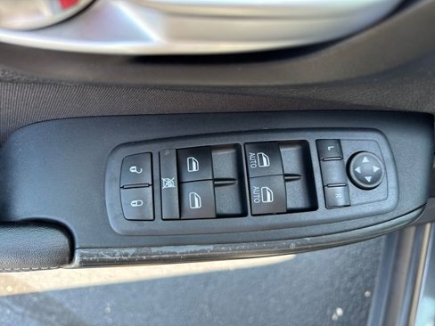 Used 2015 Jeep Cherokee Latitude image 12