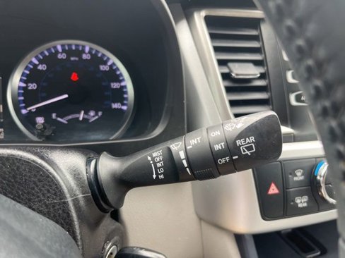 Used 2017 Toyota Highlander LE image 17