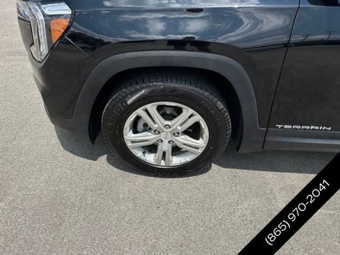 Used 2024 GMC Terrain SLE image 24
