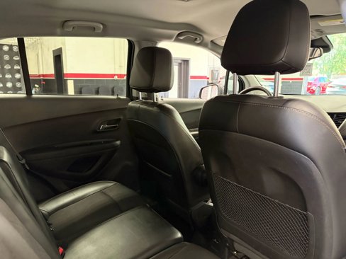 Used 2019 Chevrolet Trax LT w/ LT Convenience Package image 30