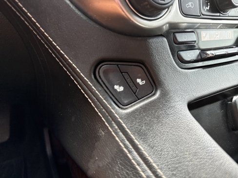 Used 2015 Chevrolet Suburban LT image 20