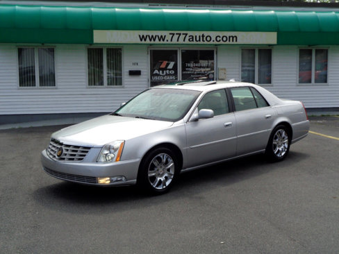 Used 2010 Cadillac DTS Platinum image 11