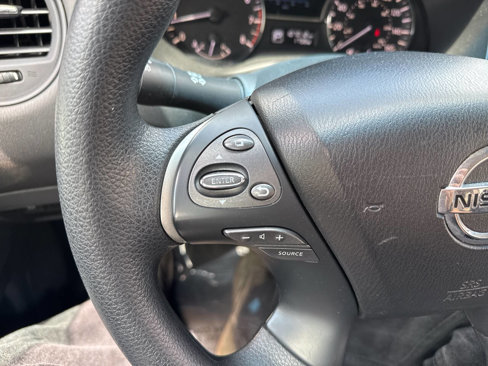 Used 2013 Nissan Pathfinder S image 27