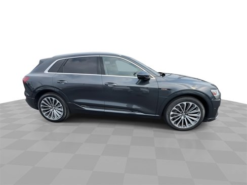 Used 2019 Audi e-tron Prestige w/ Prestige Package image 9