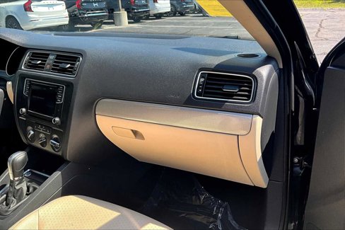 Used 2017 Volkswagen Jetta SE image 17