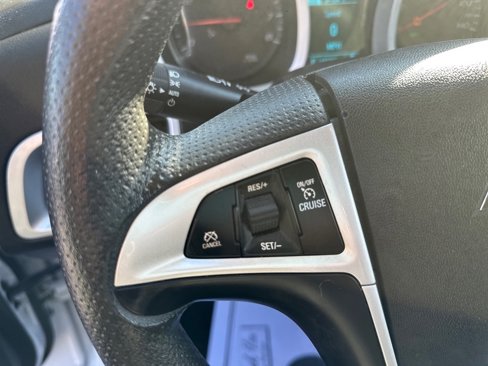 Used 2017 Chevrolet Equinox LT image 23